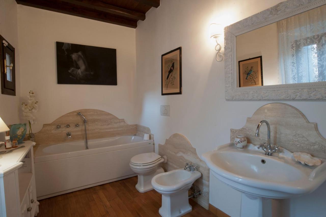 A Palazzo Fortebracci B&B Sutri Exteriör bild